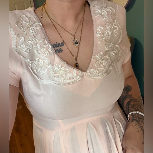 Vintage Pink Midi Dress with Embroidered Details - Picture 2 of 6